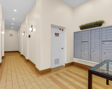 4755 N Washtenaw Avenue - Photo Thumbnail 3