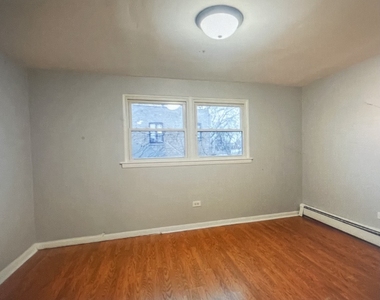 7544 S Yates Boulevard - Photo Thumbnail 10
