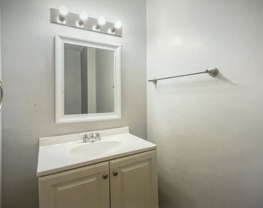 7544 S Yates Boulevard - Photo Thumbnail 7