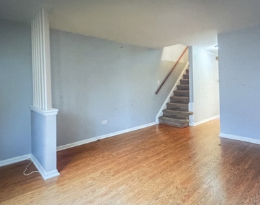 7544 S Yates Boulevard - Photo Thumbnail 2