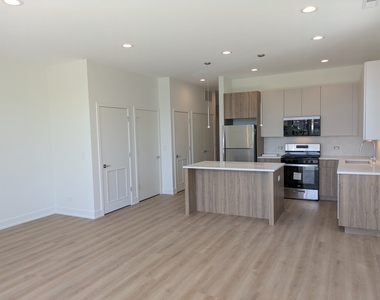 4740 W Addison Street - Photo Thumbnail 1