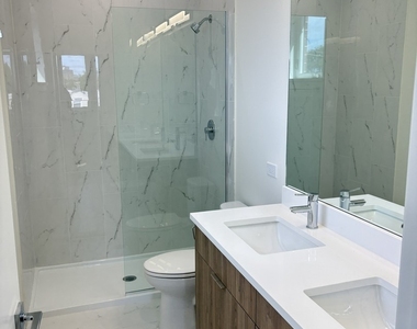 4740 W Addison Street - Photo Thumbnail 7