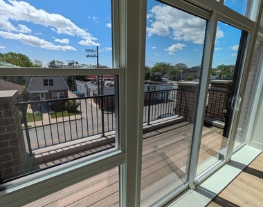 4740 W Addison Street - Photo Thumbnail 4