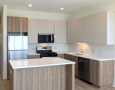 4740 W Addison Street - Photo Thumbnail 2