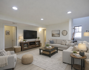 1223 E 52nd Street - Photo Thumbnail 3