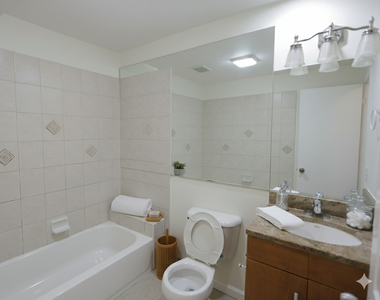 1223 E 52nd Street - Photo Thumbnail 13