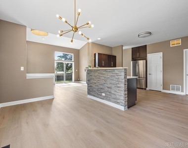 819 Asbury Drive - Photo Thumbnail 7