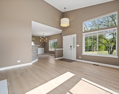 819 Asbury Drive - Photo Thumbnail 4