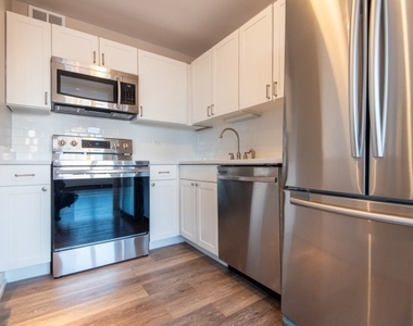 655 W Irving Park Road - Photo Thumbnail 5