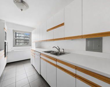 535 N Michigan Avenue - Photo Thumbnail 6