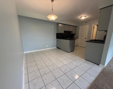 1305 Kingsbury Drive - Photo Thumbnail 2