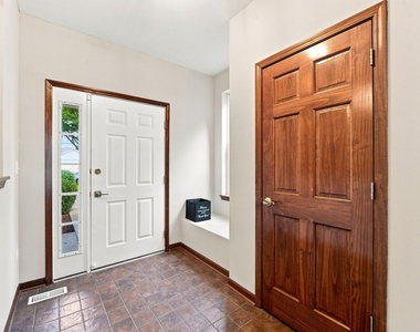 2532 Oneida Lane - Photo Thumbnail 2