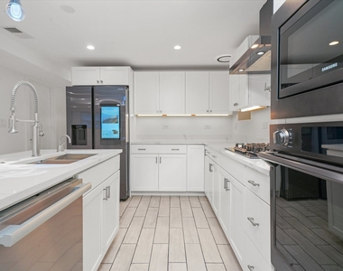 2203 W Giddings Street - Photo Thumbnail 3