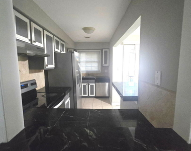 209 Washington Square - Photo Thumbnail 3
