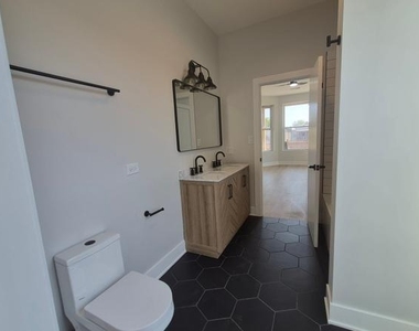 6141 S Greenwood Avenue - Photo Thumbnail 9