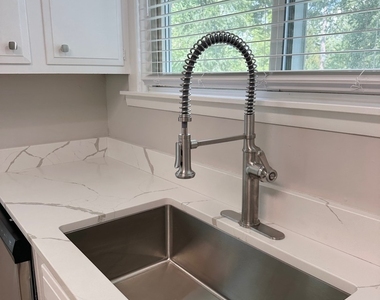438 Ada Street - Photo Thumbnail 8
