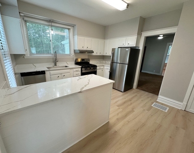 438 Ada Street - Photo Thumbnail 3
