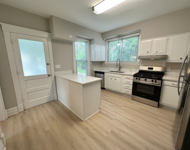 438 Ada Street - Photo Thumbnail 6
