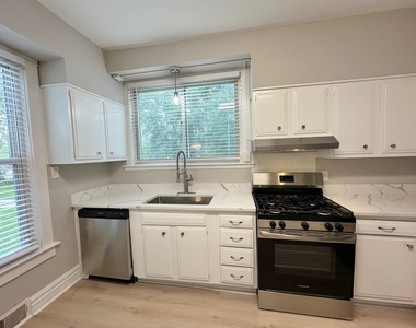 438 Ada Street - Photo Thumbnail 4