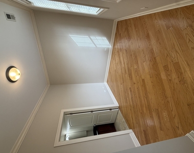2338 W Morse Avenue - Photo Thumbnail 8