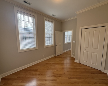 2338 W Morse Avenue - Photo Thumbnail 9