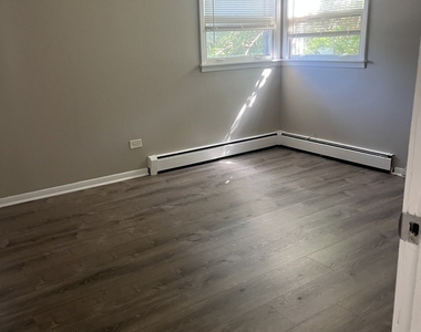 8701 S 81st Court - Photo Thumbnail 5