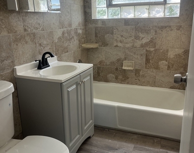 8701 S 81st Court - Photo Thumbnail 6
