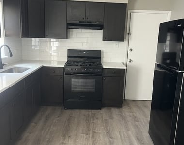 8701 S 81st Court - Photo Thumbnail 3