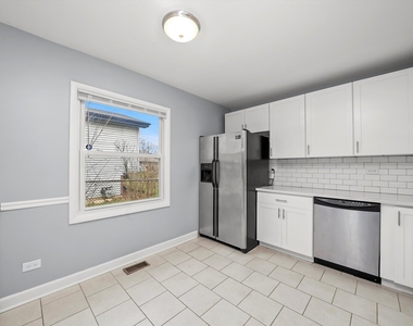 8218 N Carrolton Court - Photo Thumbnail 7
