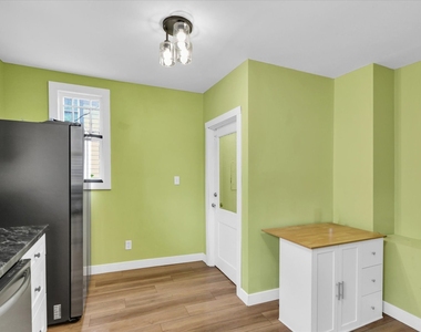 502 W John Street - Photo Thumbnail 13