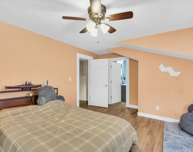 502 W John Street - Photo Thumbnail 29