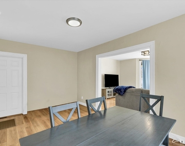 502 W John Street - Photo Thumbnail 16