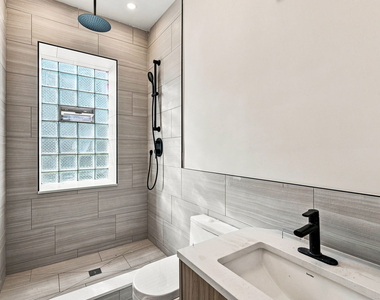 5402 S Woodlawn Avenue - Photo Thumbnail 12