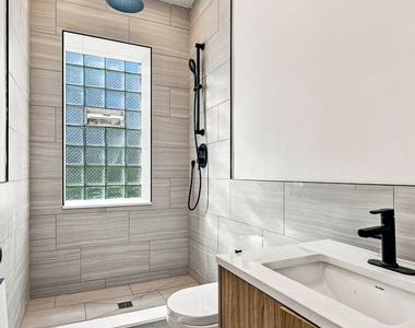 5402 S Woodlawn Avenue - Photo Thumbnail 13
