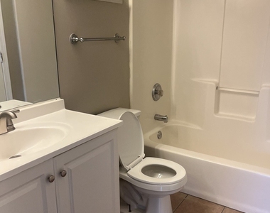 12221 Fairway Circle - Photo Thumbnail 7