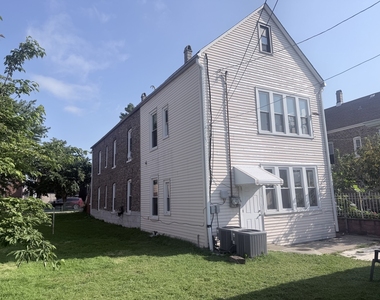 1633 W 38th Street - Photo Thumbnail 14