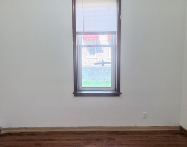 1633 W 38th Street - Photo Thumbnail 5