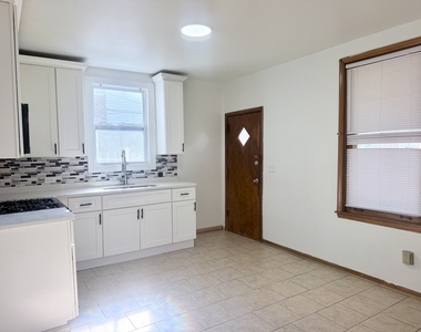 1633 W 38th Street - Photo Thumbnail 12