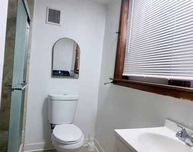 1633 W 38th Street - Photo Thumbnail 7