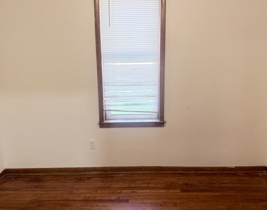 1633 W 38th Street - Photo Thumbnail 4