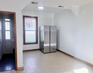 1633 W 38th Street - Photo Thumbnail 10