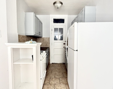 2801 W Lunt Avenue - Photo Thumbnail 5