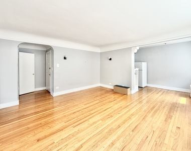 2801 W Lunt Avenue - Photo Thumbnail 2