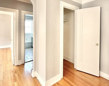 2801 W Lunt Avenue - Photo Thumbnail 8