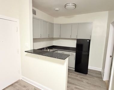 839 W Sheridan Road - Photo Thumbnail 3