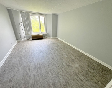 1 Renaissance Place - Photo Thumbnail 9