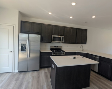 434 Red Oak Circle - Photo Thumbnail 2