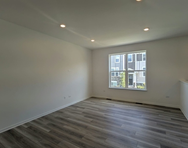 434 Red Oak Circle - Photo Thumbnail 5