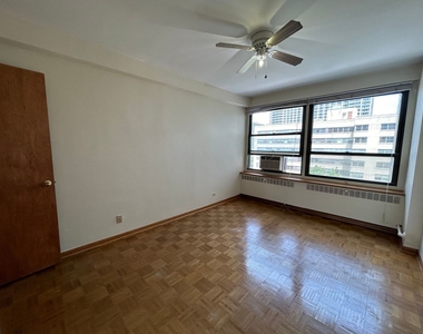4180 N Marine Drive - Photo Thumbnail 4