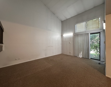 951 Wilshire Court - Photo Thumbnail 4
